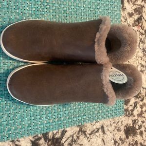 Olukai Malua Hulu Shoe Taupe & Off White Women's Size 7